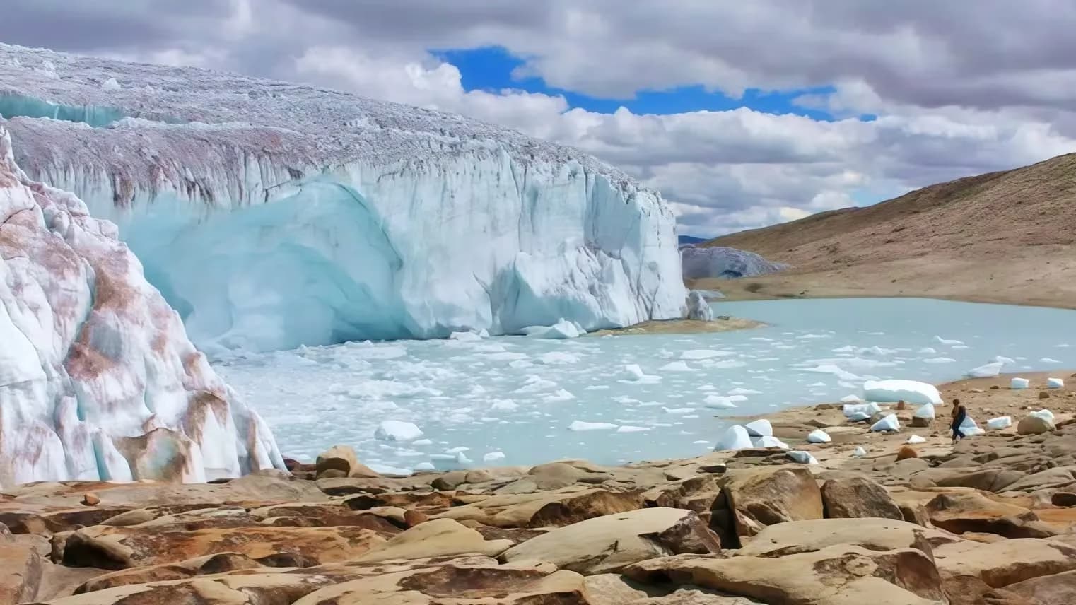 Ausangate glacier landscape